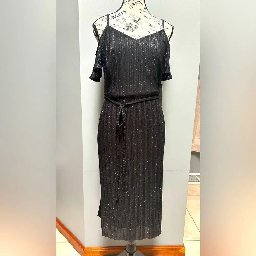 Hope & Harlow Black NWT metallic cold shoulder side slits dress. Size 4